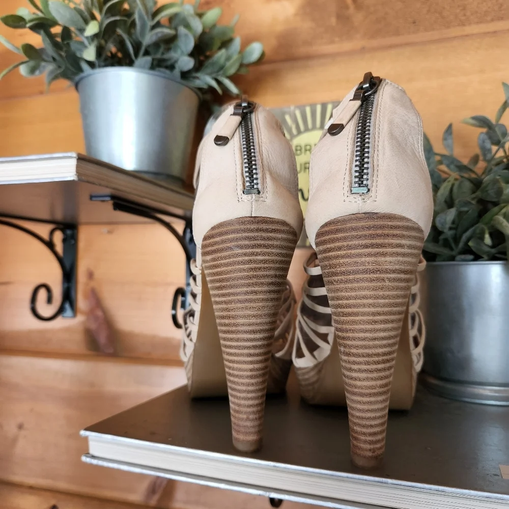 B. Makowsky 💜 Anna Taupe Leather Platform Heels Caged Woven Beads Boho Shoe 9 M